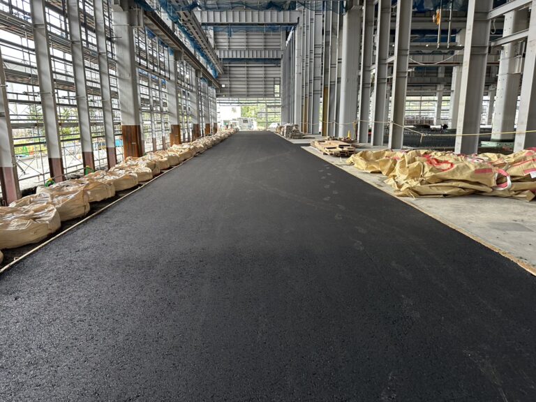 立体駐車場内の舗装